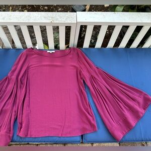 RO & DE Women’s Magenta Bell Sleeve Top Size Medium